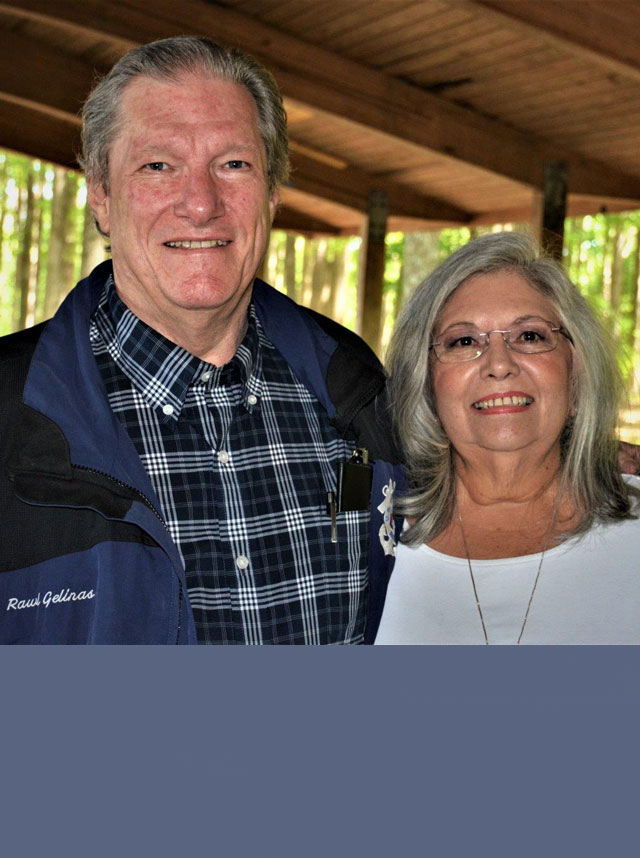 Rawl and Paula Gelinas arrive at the picnic. (Photography courtesy of Bert and Woody Wendell)